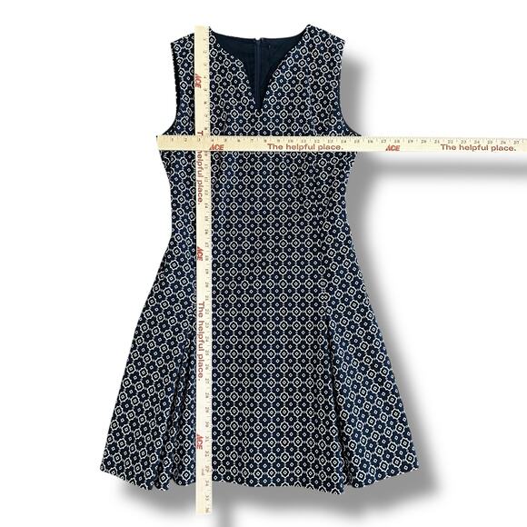 Brooks Brothers Women’s Dress Size 2 Navy White Geometric Sleeveless Fit & Flare - Picture 3 of 11